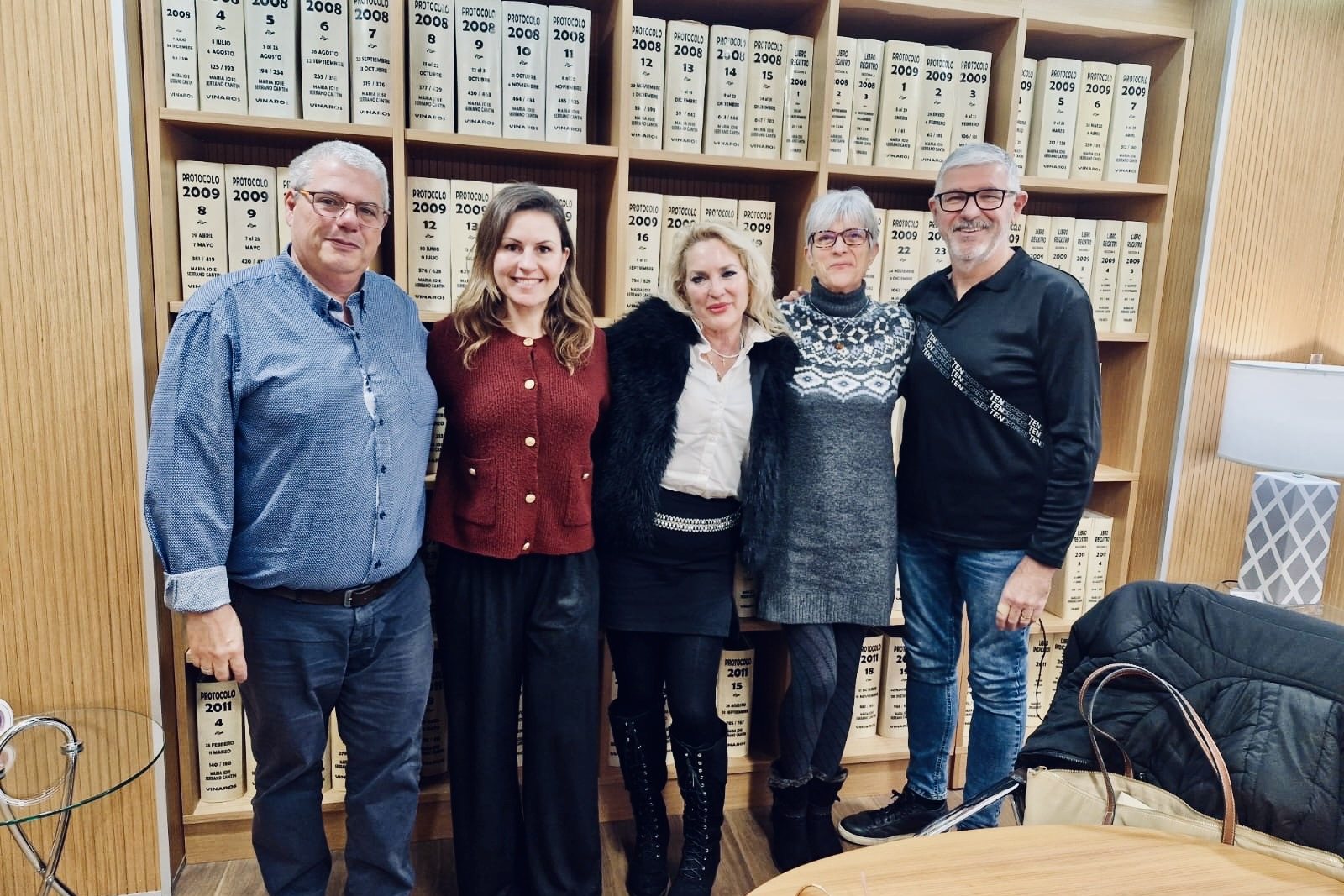 Des clients le jour de la signature chez le notaire